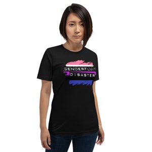 ジェンダーフルイド災害Tシャツ（ゲイ、クィア、LGBTQ、バイセクシュアル、レズビアン、ジェンダーフルイド、アセクシュアル）