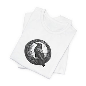Krähe T-Shirt - Gothic Raven Graphic Tee, Unisex Jersey Kurzarm T-Shirt, Vogelliebhaber Geschenk, Halloween Shirt, Alternative Corvid Design