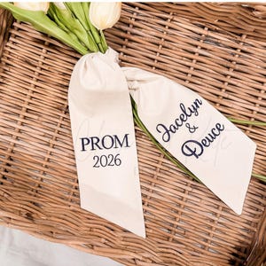 Prom Bouquet Sash, Flower Bouquet Ribbon, Monogram Bouquet Sash, Wedding Bouquet Ribbon, Embroidered Bouquet Wrap, Homecoming Bouquet Sash
