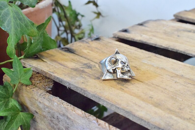 Size 8.5 New Old Stock Vintage Silver 1980/'s G/&S Skull Ring Made in USA Inscribed Signature