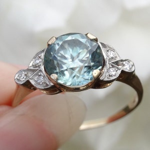 Art Deco Blue Zircon Ring in 14ct gold, Appraisal included!