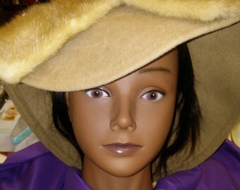 Vintage. Lonette Original Hat w Real Fur Bow