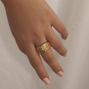 Hammered Gold Ring|Chunky Gold Ring|Thick Gold Ring|Cigar Band Ring|Chunky Starburst Ring|Textured Gold Ring|Thick Band Ring| Statement Ring