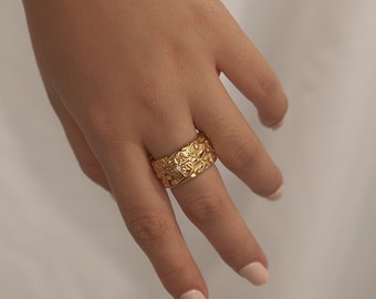 Hammered Gold Ring|Chunky Gold Ring|Thick Gold Ring|Cigar Band Ring|Chunky Starburst Ring|Textured Gold Ring|Thick Band Ring| Statement Ring