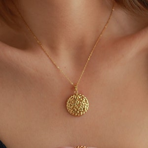 18K Gold Filled Pendant Necklace| Vintage Necklace| Gold Medallion Necklace| Round Pendant Necklace| Boho Necklace| Statement Necklace