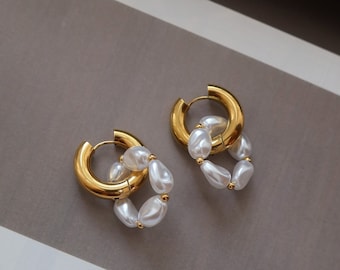 Gold Pearl Hoop Earrings|Baroque Pearl hoops|Freshwater Pearl Earrings|Pearl Huggie Earrings|Bridesmaid Earrings|Bridal Jewelry|Water Safe