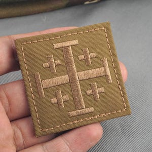 Écusson croix de Jérusalem brodé 2 x 2 pouces, insigne de moral tactique, auto-agrippant