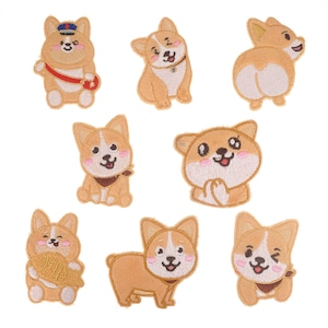 Könnte beinhalten: Satz von zehn gestickten Bügeletiketten mit niedlichen Cartoon-Corgis in verschiedenen Posen. Die Patches sind beige mit braunen, rosa und schwarzen Details.