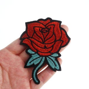 Parche termoadhesivo bordado con flores, aplique de rosa.