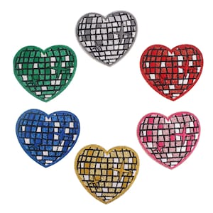 Broderad stryklapp med discokula och hjärta, applikation med glitter och discoflickor