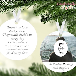 Degenen van wie we houden gaan niet weg herdenkingsornament, gepersonaliseerd herdenkingsornament, fotoornament, kerstornament herdenkingsornament