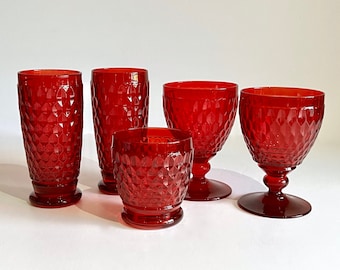 Verrerie rouge Boston par Villeroy & Boch Gobelets à eau et gobelets doubles à l'ancienne Rich Red Diamond/Honeycomb pattern