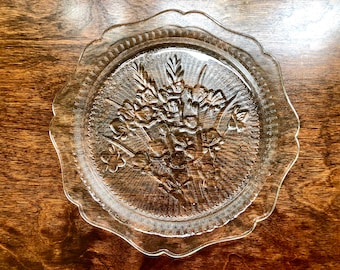 Assiette plate vintage en verre Iris, bords festonnés en verre Jeanette