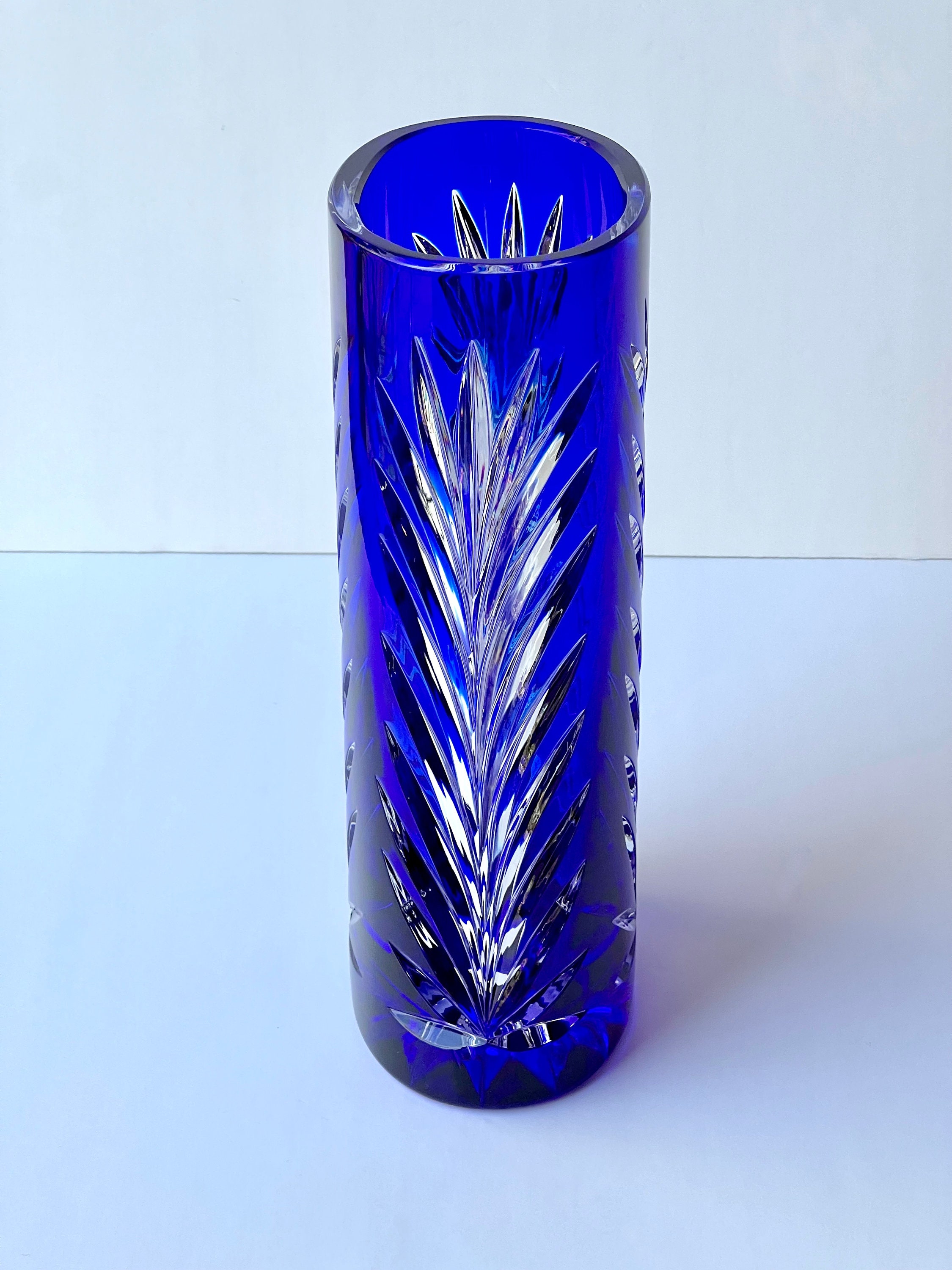 青色クリスタルガラス花瓶 ヴィンテージのコバルトブルーカットクリスタルの花瓶：シェーンボル