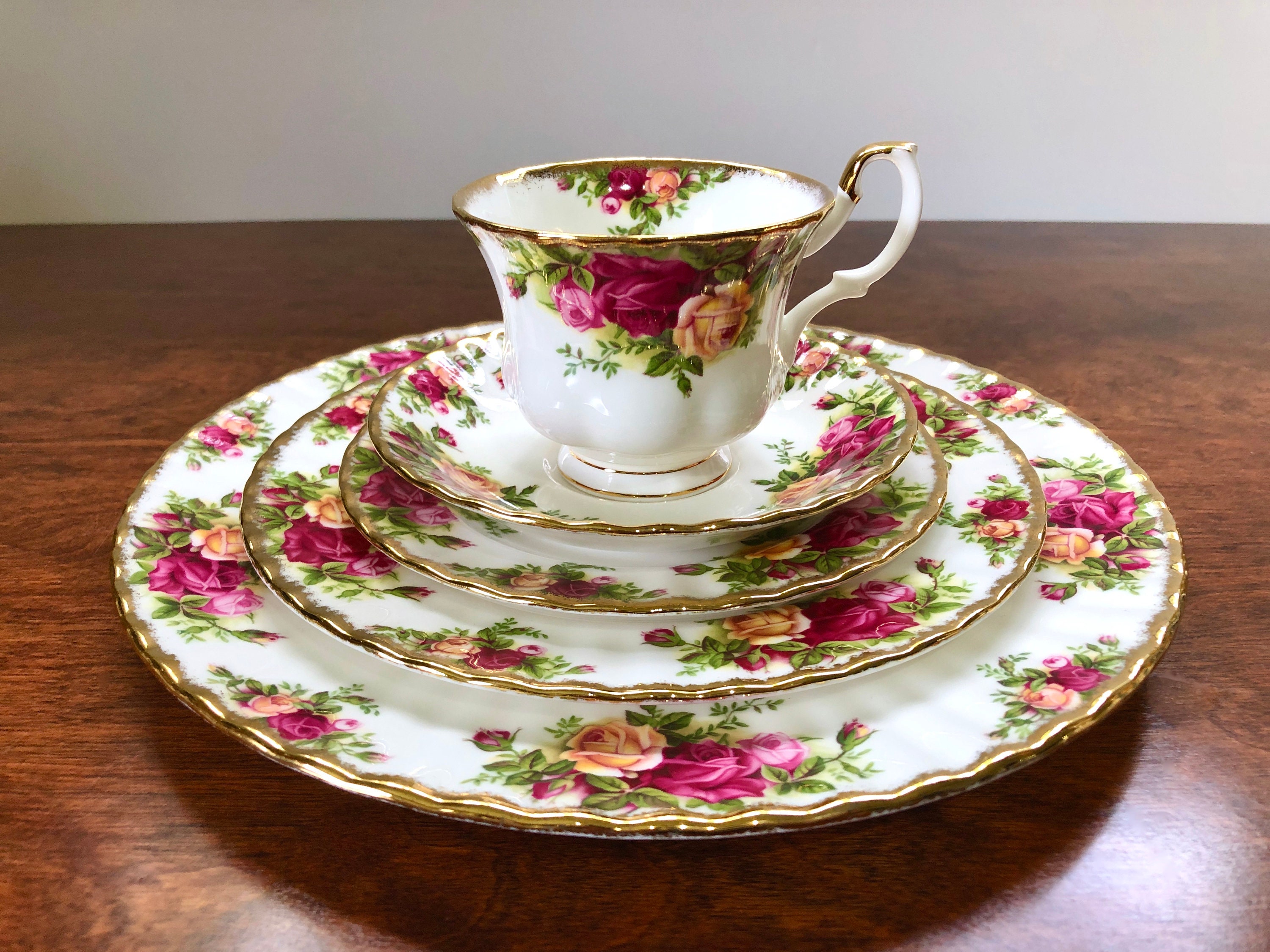 Royal Albert Old Country Roses 20-Piece Dinnerware Set, Service for 4＿並行輸入品  食器、グラス、カトラリー