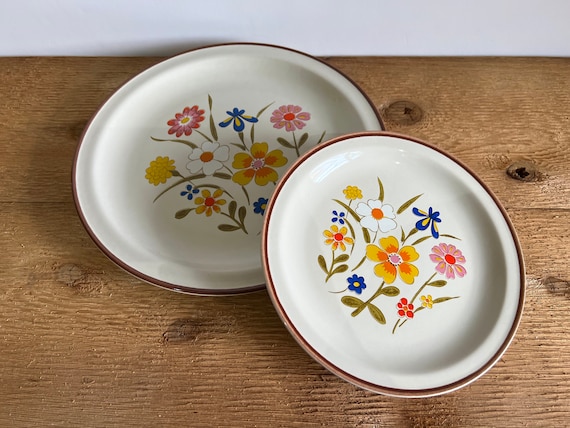 Vintage Kanney Stoneware Dinner and Salad Plate Set, Spring Flower