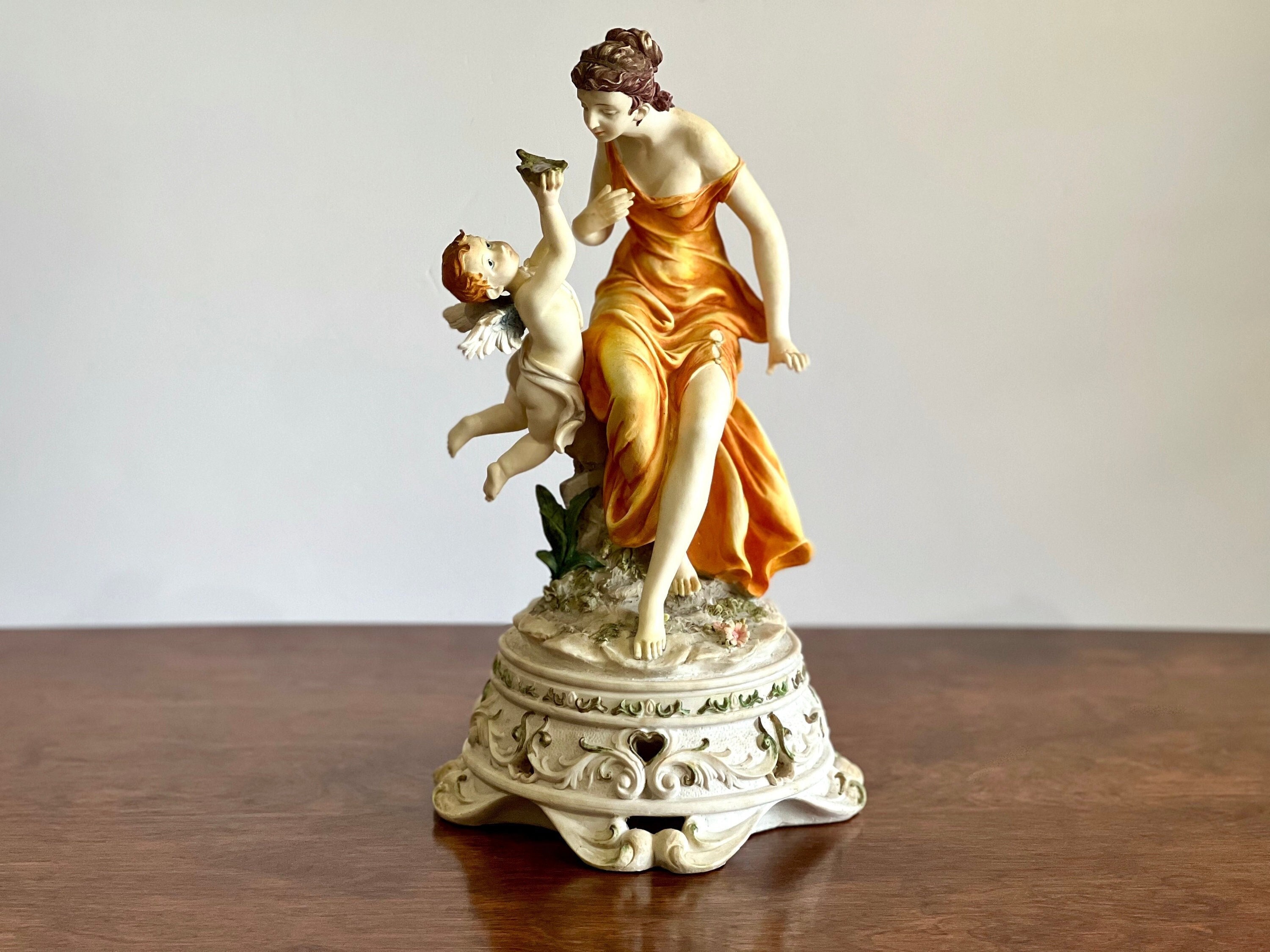 ルネッサンス時代の女性と天使の樹脂製置物 - イタリア製 - Etsy 日本