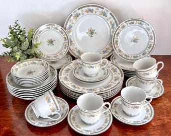 Four Crown China Dinnerware Set 
