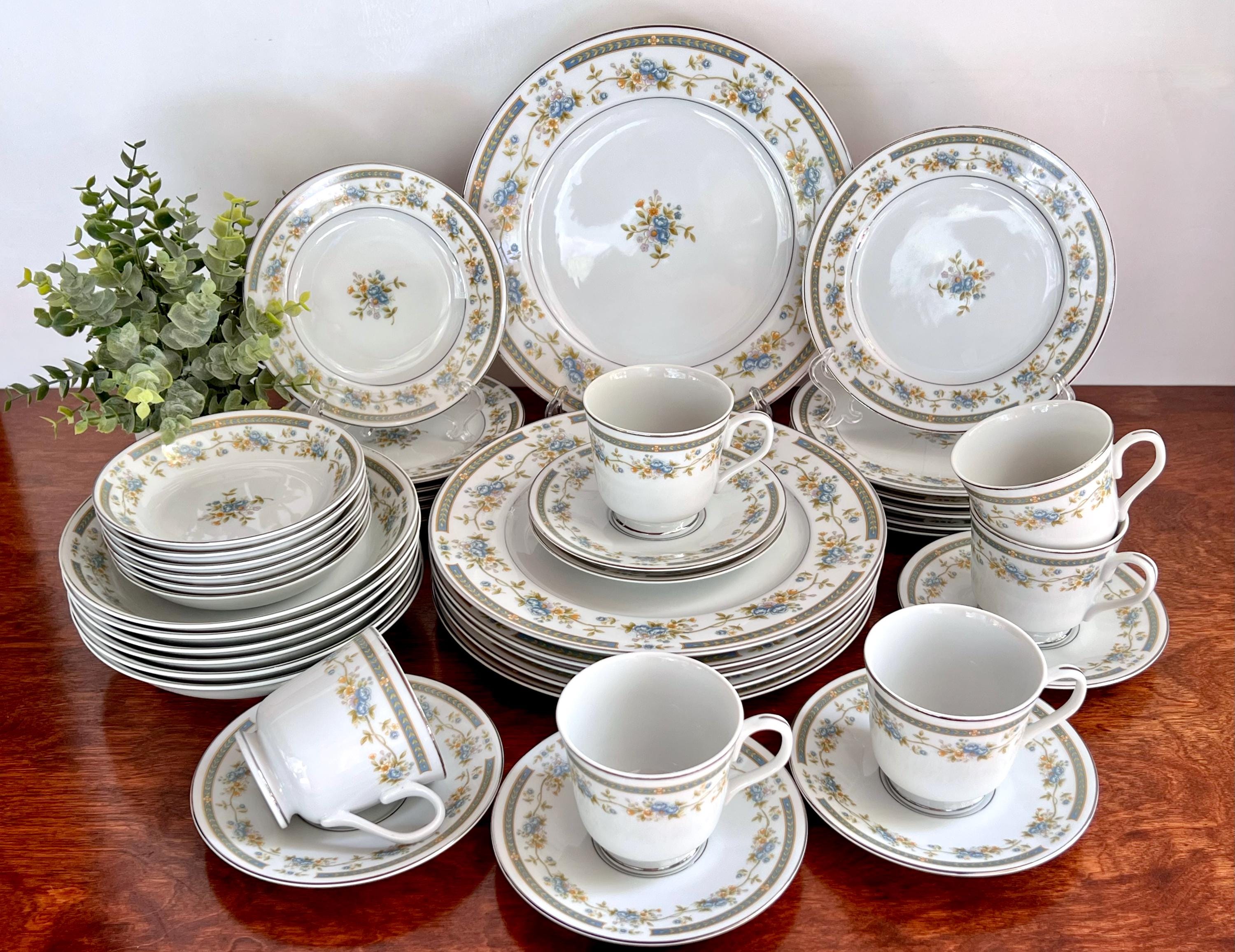 Four Crown China Dinnerware Set 