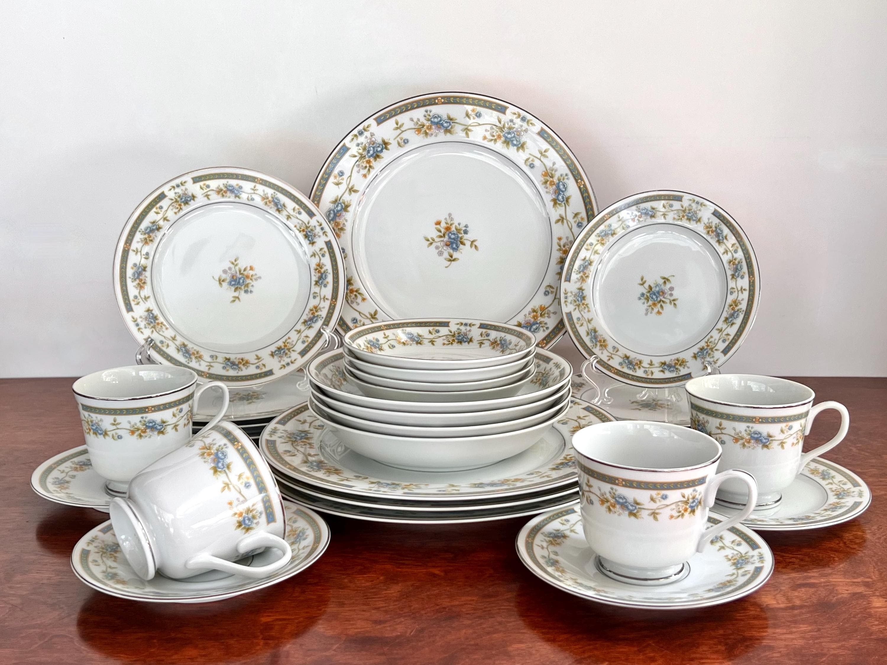 Four Crown China Dinnerware Set 