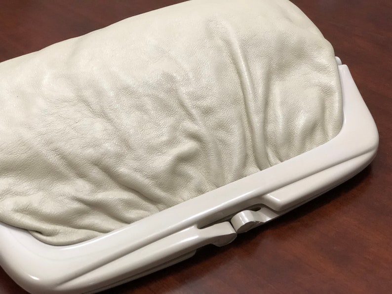 Vintage Off-White Genuine Leather Clutch Purse, Ivory/Eggshell/Cream Beige, Winter White Clutch in Excellent Condition Italian Leather image 9