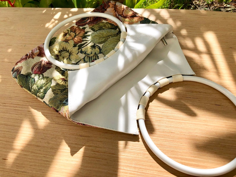 Tapestry Top Handle Handbag/Purse Round Circle White Handles Floral Tapestry Purse/Bag image 4