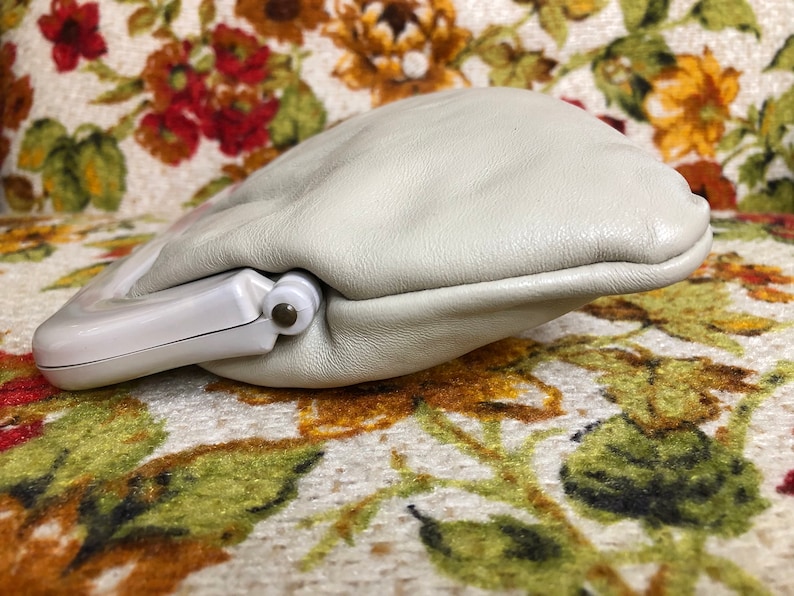 Vintage Off-White Genuine Leather Clutch Purse, Ivory/Eggshell/Cream Beige, Winter White Clutch in Excellent Condition Italian Leather image 2