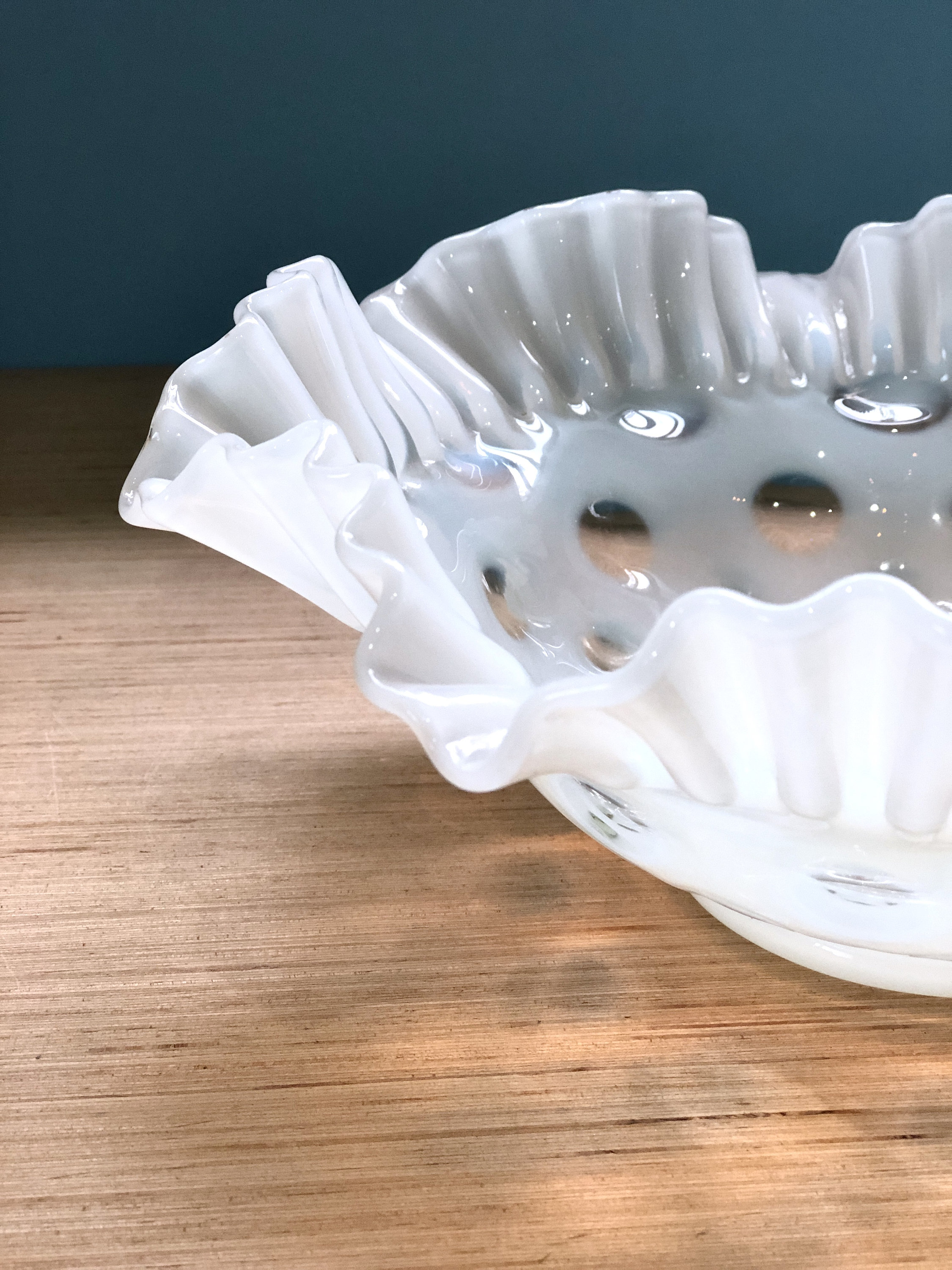 フェントン ホワイト オパールセント コイン ドット