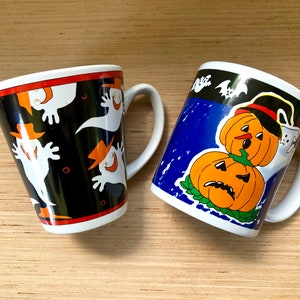 Tazza vintage di Halloween: fantasmi volanti e lanterne di zucca