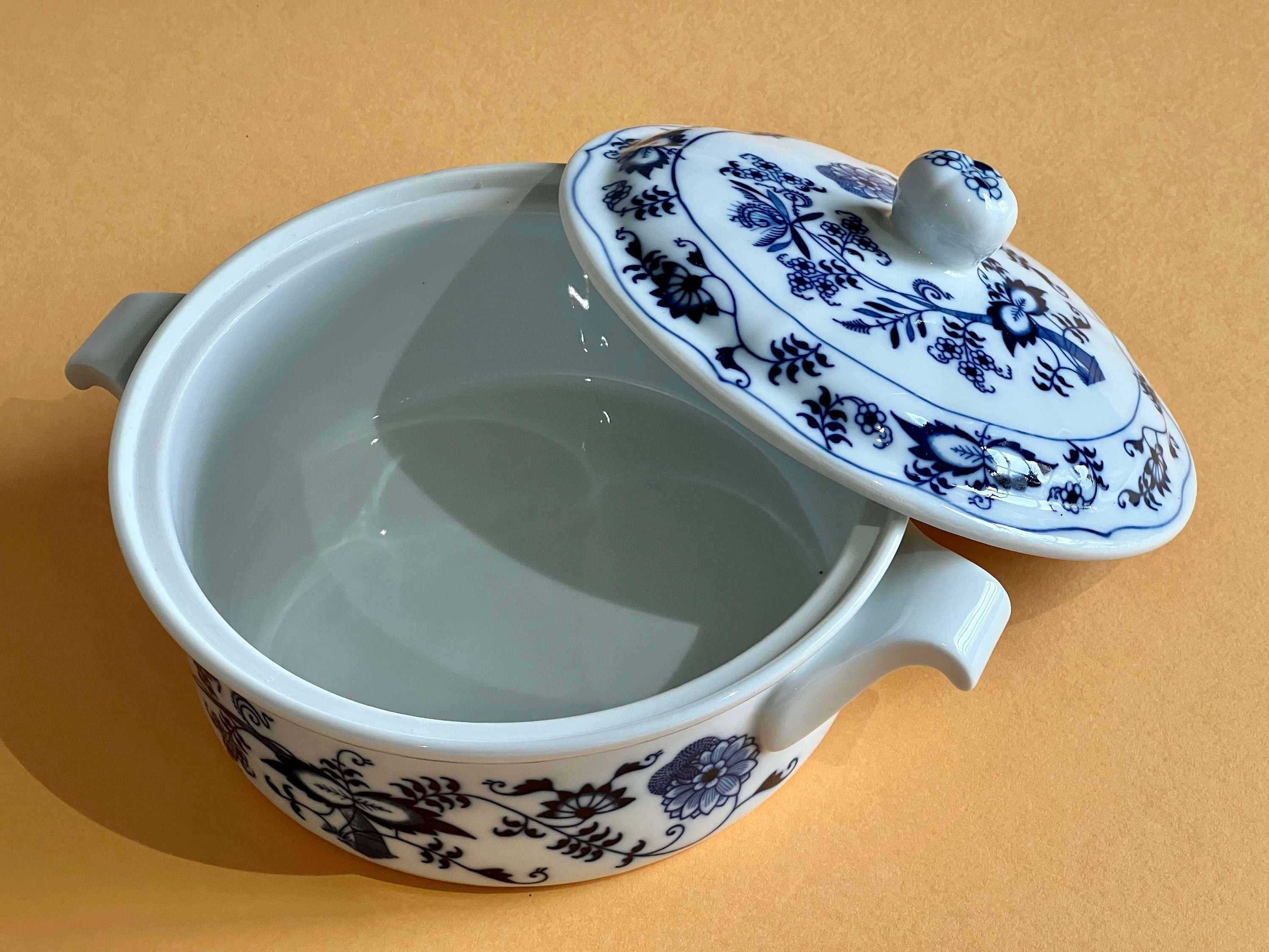 Vintage 1 Qt Round Covered Casserole Dish Blue Danube Japan