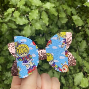 Barrette à nœud inspirée de Rainbow Brite. Accessoire pour cheveux d'inspiration vintage des années 80