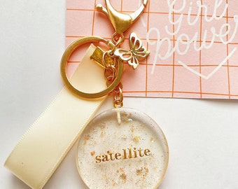 Satellite keychain