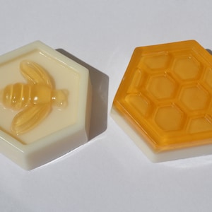 HONEY SOAP SET Honeybee & Honeycomb Guest Soap, Natural Honey Soap Favors, Bee Theme Baby Shower, Wedding Party Favors, Bumblebee Soap Favor