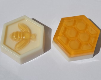 HONEY SOAP SET Honeybee & Honeycomb Guest Soap, Natural Honey Soap Favors, Bee Theme Baby Shower, Wedding Party Favors, Bumblebee Soap Favor