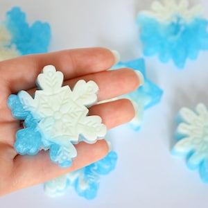 50 SNOWFLAKE PARTY FAVORS, Snowflake Soap, Winter Wonderland Baby Shower Favors, Wedding Party Favors, Snow Themed Birthday Party Supplies