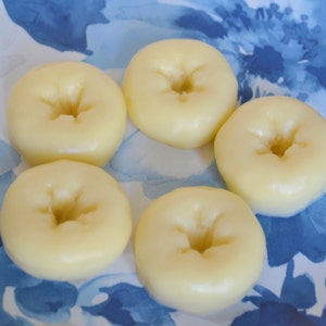 DONUT SOAP SET (6), Mini Doughnut Soaps, Donut Soap Favors, Dessert Soap, Fake Food, Gag Gift, Bridal Party Gifts, Bakery Soap, Teen Gift