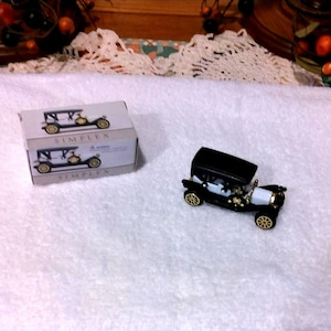 Vintage Simplex Miniature Die Cast Collectible Car No. 305