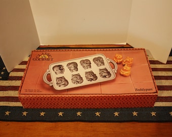 Vintage John Wright Cast Iron Teddypan, Teddy Bear Baking Mold (1984)