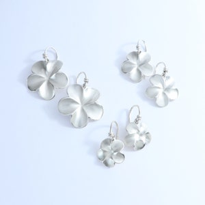 Boucles pendants d'oreilles Fleur L 5 pétales Création en argent 925 CARARA image 3