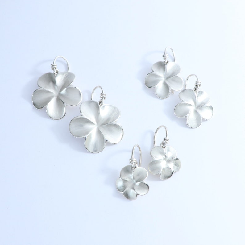 Boucles pendants d'oreilles Fleur L 5 pétales Création en argent 925 CARARA image 3