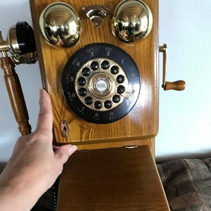 wall phone in vintage chene