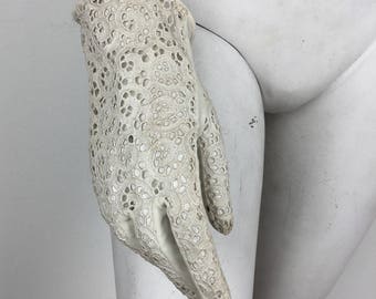 Vintage 1960s White Lace Gloves