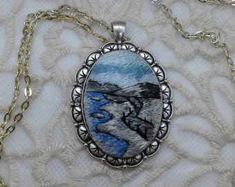 Isla - Collar bordado a mano