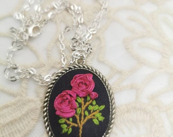 Rose-- cinta bordado collar