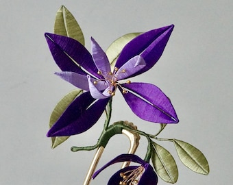 Clemátide morada - flores envueltas a mano