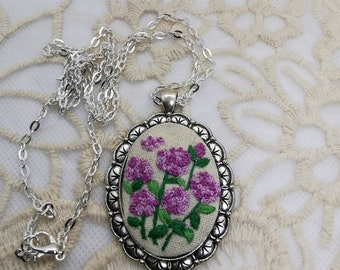 Hygrangea --Collar bordado