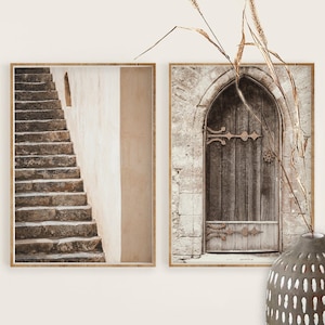 Neutrale Wand Kunst Set mit 2 Drucken, Architekturdruck, moderne organische druckbare digitale Download-Datei, beige, rustikale Holztür, Treppe