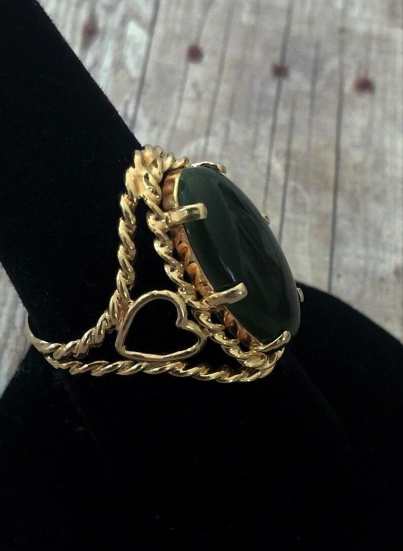 Vintage 10K Yellow Gold Ring Nephrite Jade Ring Rope Design Hearts on Side Fine Jewelry Estate