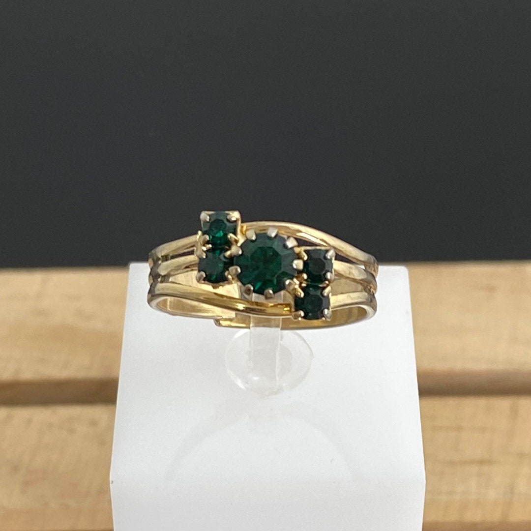 Vintage Multi Dark Green Glass Stone Ring Open Band Gold Tone Vintage