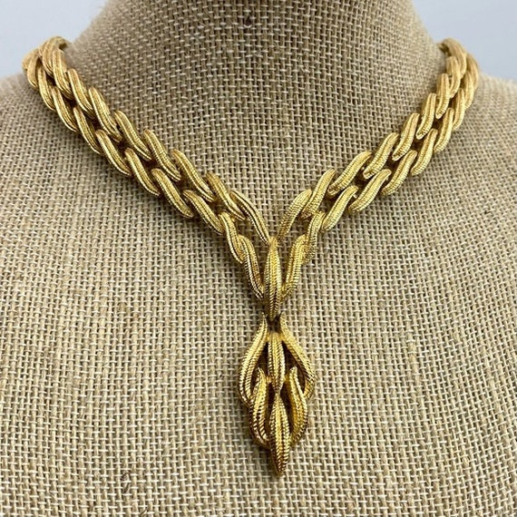 Vintage Monet Necklace Textured Linked Rings Gold… - image 5